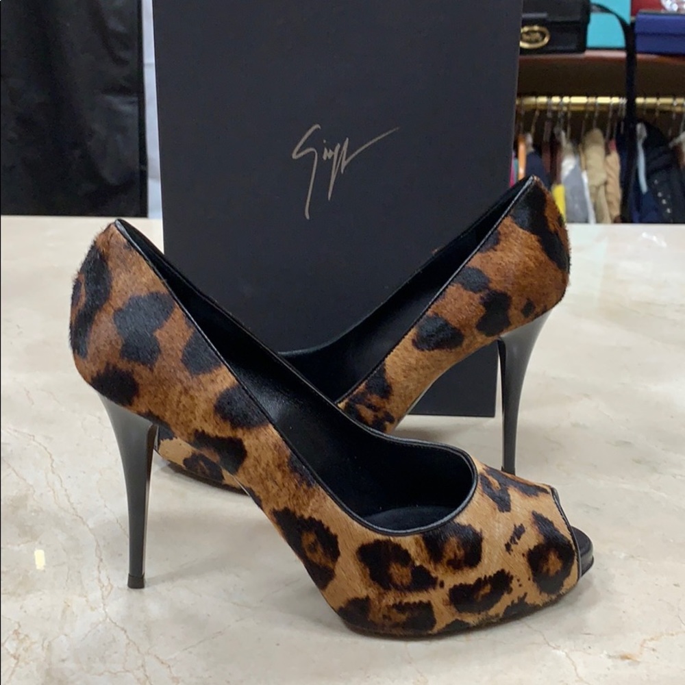 GIUSEPPE ZANOTTI SAVANA LUXURY PEEP TOE PUMP IN LEOPARD CALF HAIR SIZE EU 38